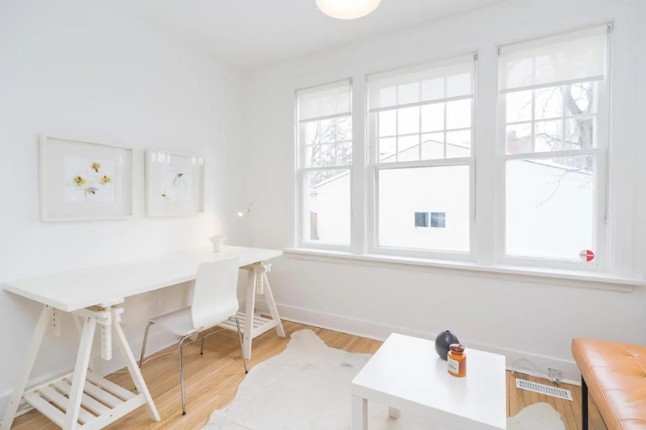 Holiday home 890 Grosvenor Avenue Villa Winnipeg