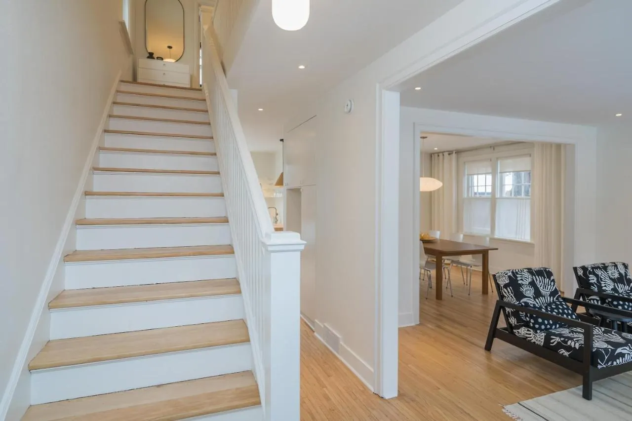 890 Grosvenor Avenue Villa Winnipeg Holiday home