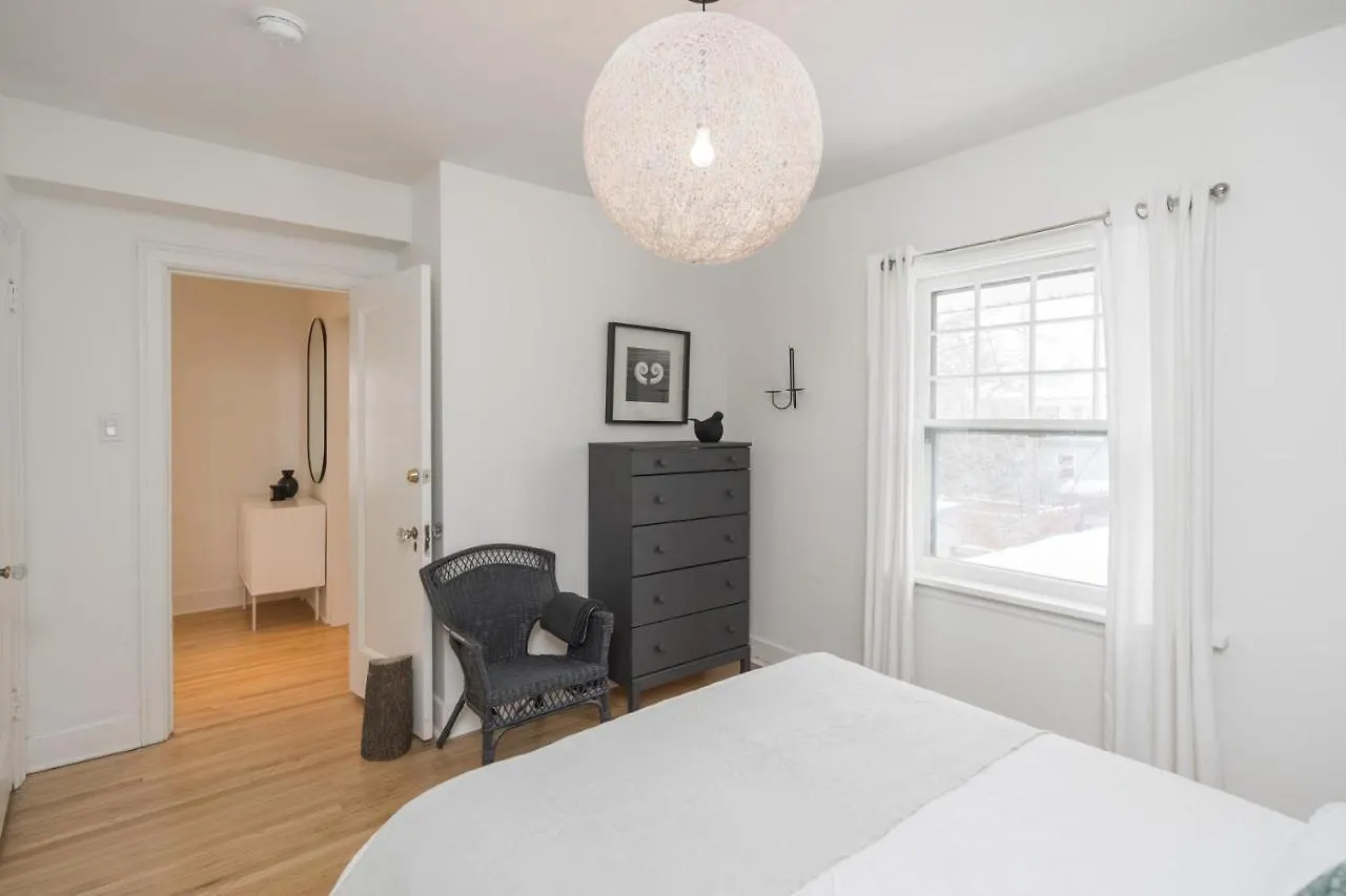Holiday home 890 Grosvenor Avenue Villa Winnipeg